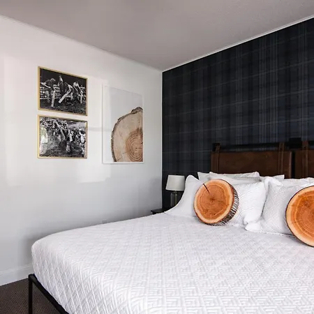 Lumberjill Lodge